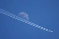 Plane Trails England Stockton Heath Moon 20230527