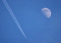 Plane Trails England Stockton Heath Moon 20230529