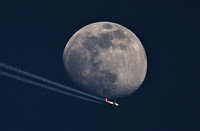 Plane Trails England Stockton Heath Moon 20230402