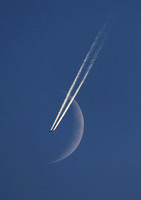 Plane Trails England Stockton Heath Moon 20221226